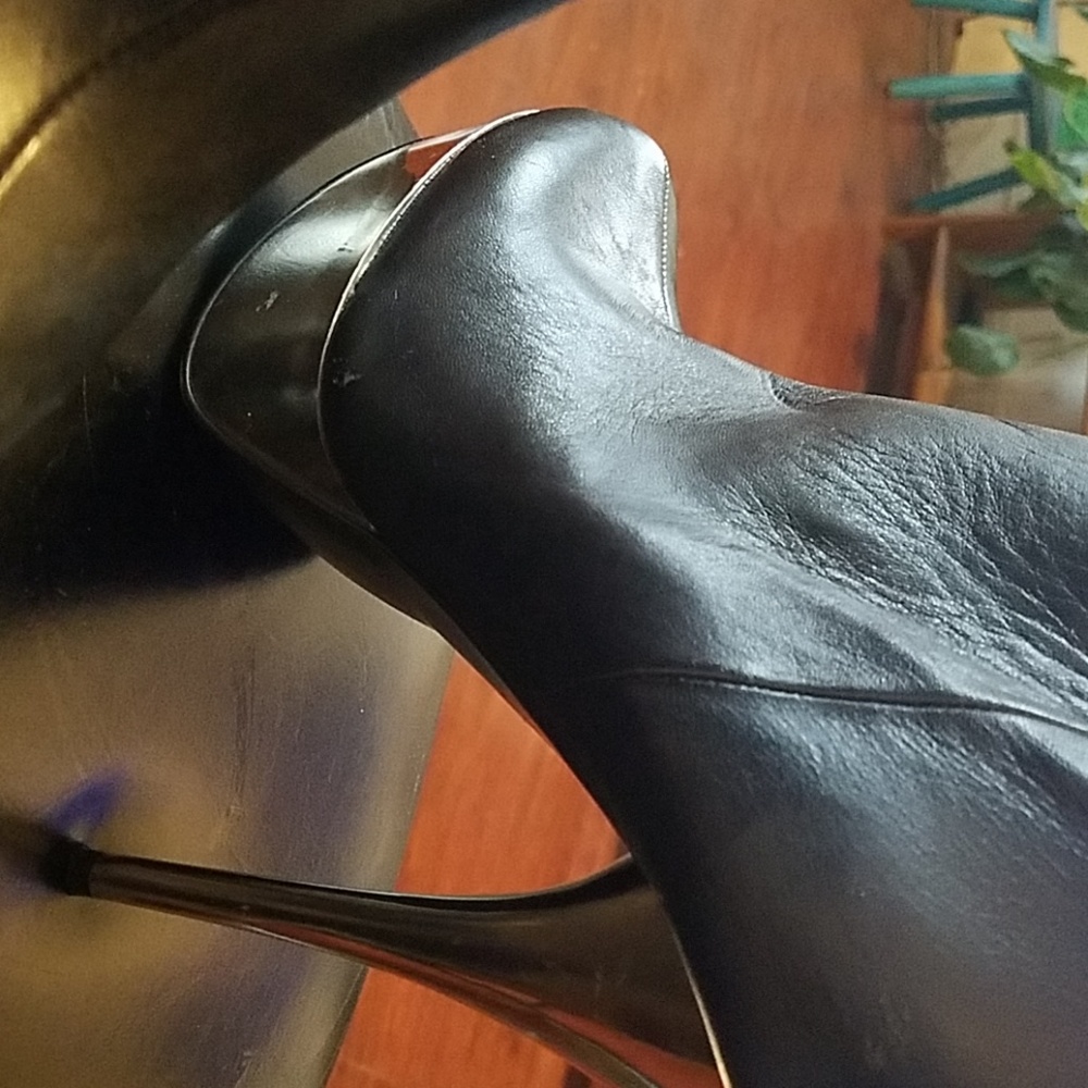 Shoes - Picture 4 of 4